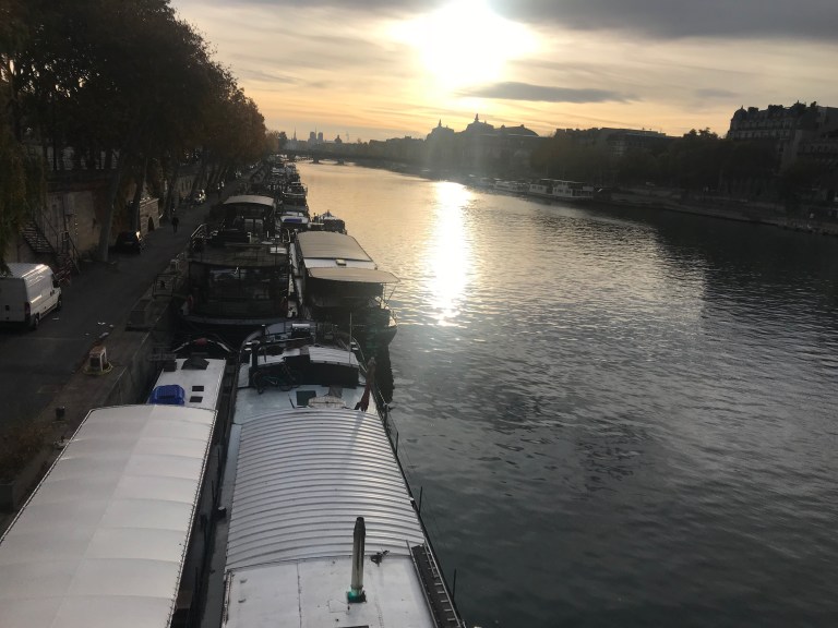 Amanece en Paris